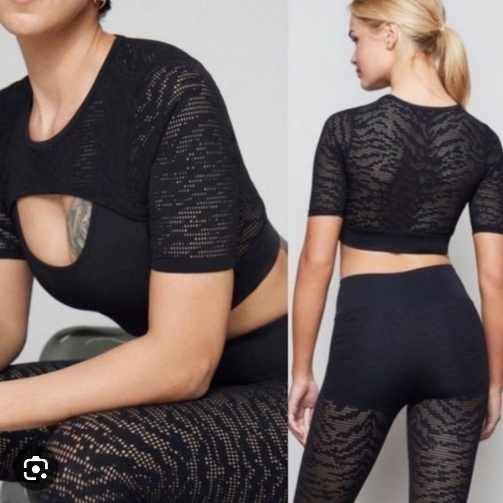 NWT Good American black midnight mesh performance crop longline. Size 1(Small) - Picture 3 of 8